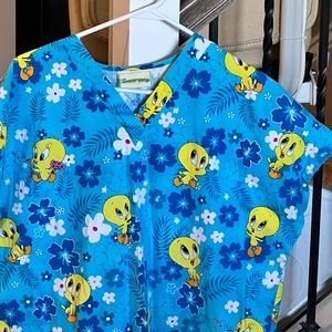 Unisex Large Looney  Tunes Scrub Top